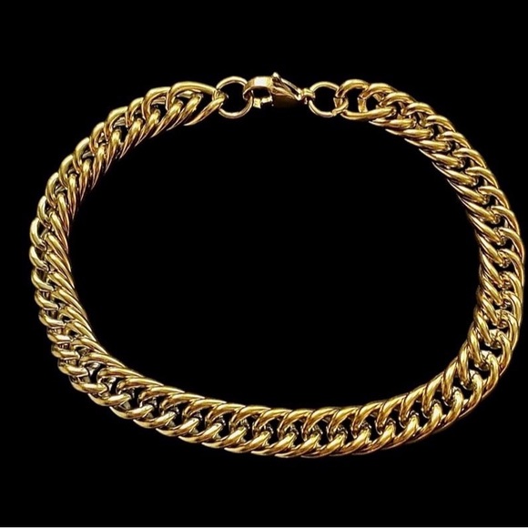 Curb Stainless Steel 14k gold plated 9 inch long and 7mm width men’s bracelet - Picture 4 of 5